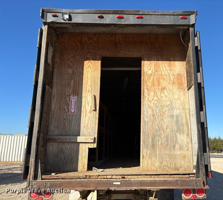 image for item ED2347 1973 Fruehauf dry van trailer