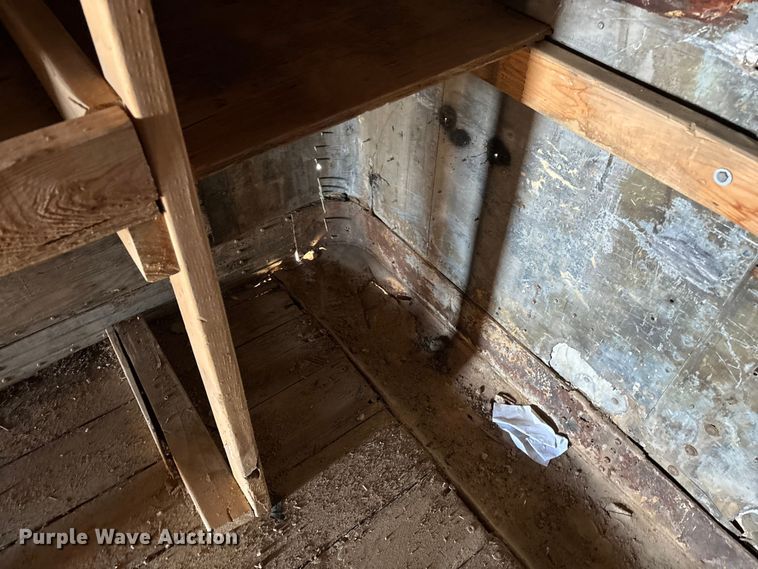 image for item ED2347 1973 Fruehauf dry van trailer