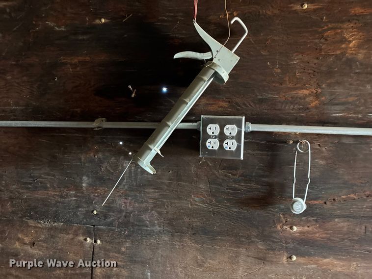 image for item ED2347 1973 Fruehauf dry van trailer