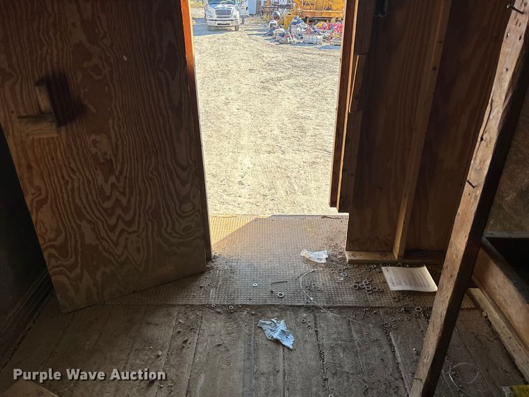 image for item ED2347 1973 Fruehauf dry van trailer