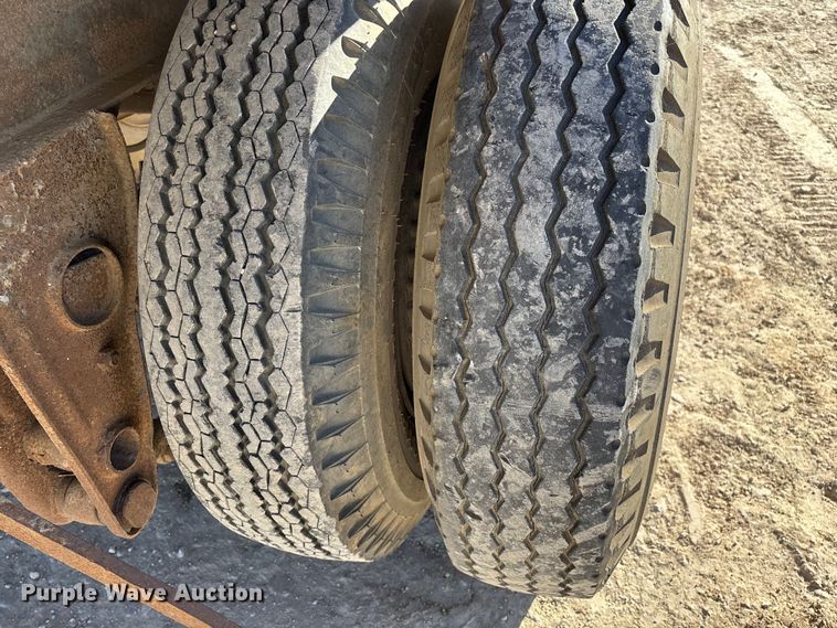 image for item ED2347 1973 Fruehauf dry van trailer