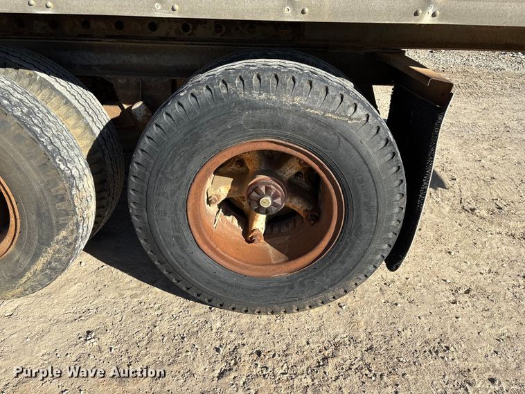 image for item ED2347 1973 Fruehauf dry van trailer