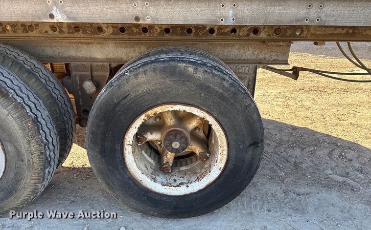 image for item ED2347 1973 Fruehauf dry van trailer