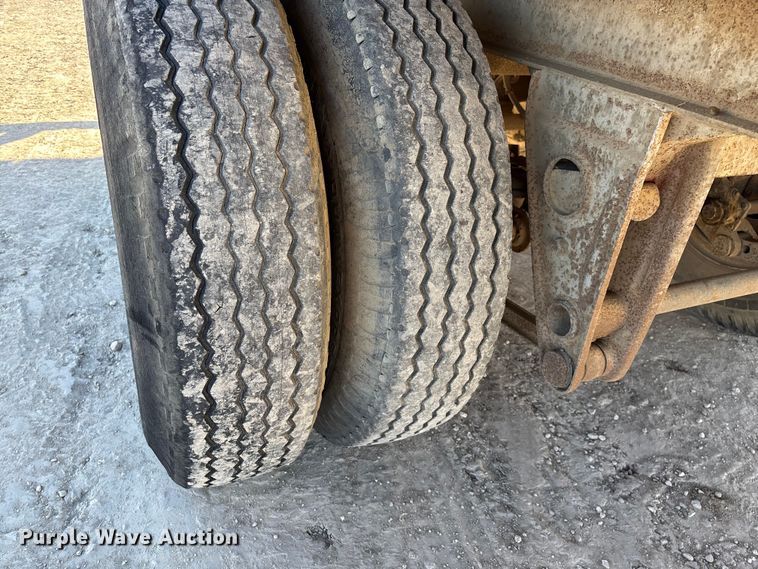 image for item ED2347 1973 Fruehauf dry van trailer