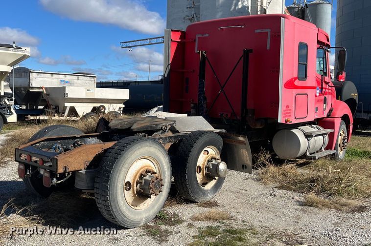 image for item ED2359 2004 Freightliner Columbia semi truck