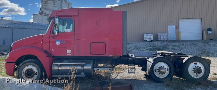 image for item ED2359 2004 Freightliner Columbia semi truck