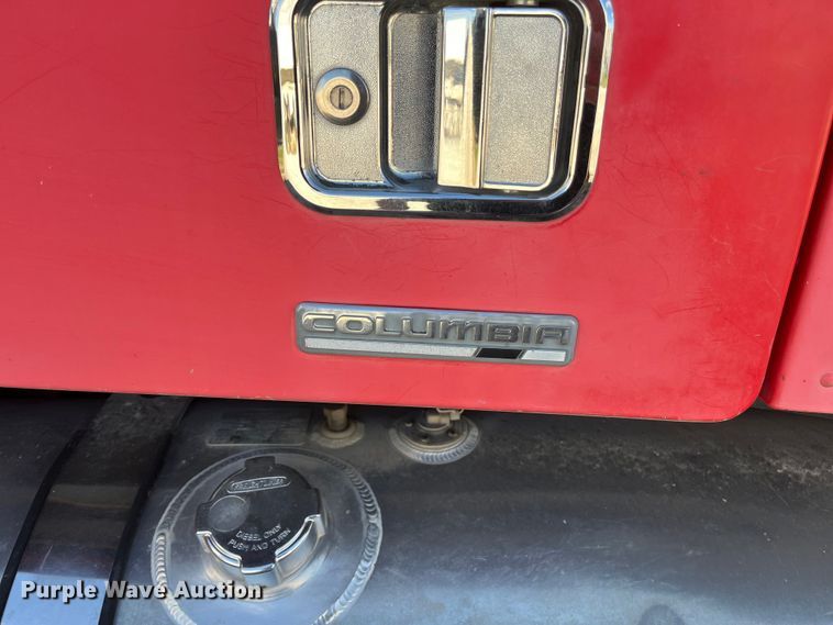 image for item ED2359 2004 Freightliner Columbia semi truck