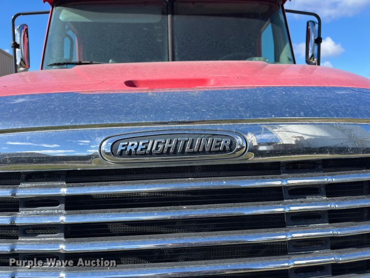 image for item ED2359 2004 Freightliner Columbia semi truck