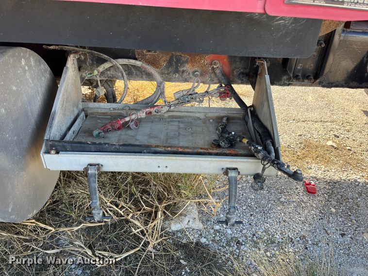 image for item ED2359 2004 Freightliner Columbia semi truck