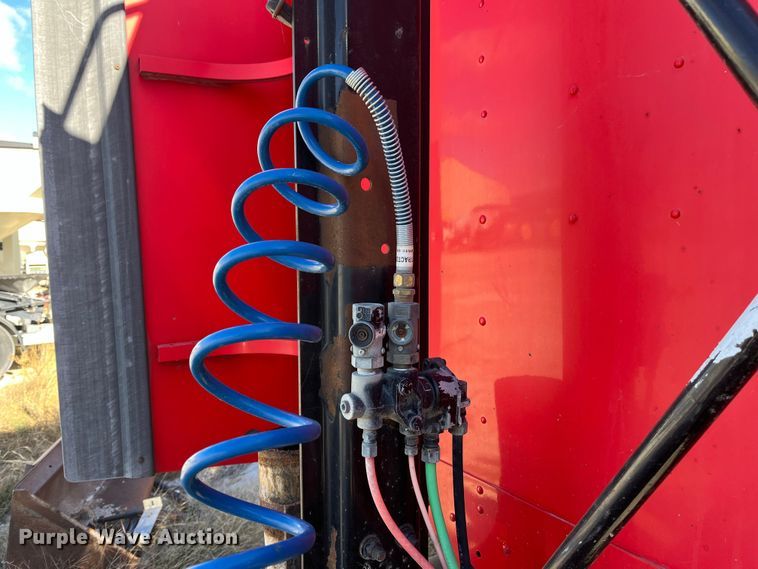 image for item ED2359 2004 Freightliner Columbia semi truck