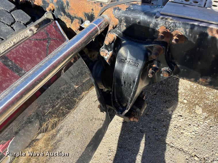 image for item ED2359 2004 Freightliner Columbia semi truck