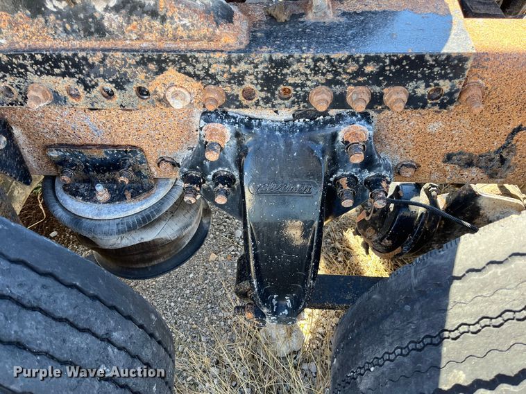 image for item ED2359 2004 Freightliner Columbia semi truck