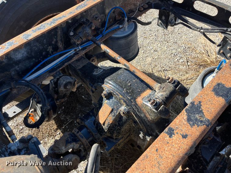 image for item ED2359 2004 Freightliner Columbia semi truck