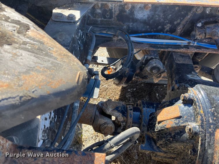 image for item ED2359 2004 Freightliner Columbia semi truck