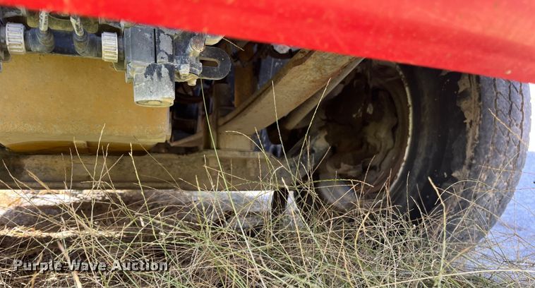 image for item ED2359 2004 Freightliner Columbia semi truck