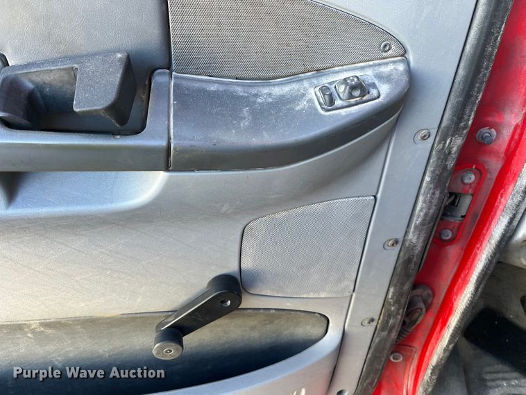 image for item ED2359 2004 Freightliner Columbia semi truck