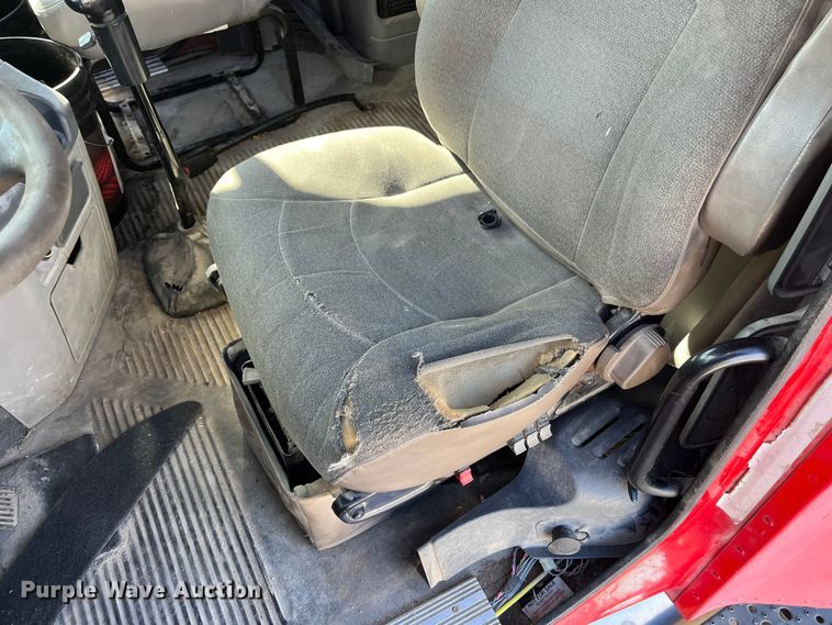 image for item ED2359 2004 Freightliner Columbia semi truck