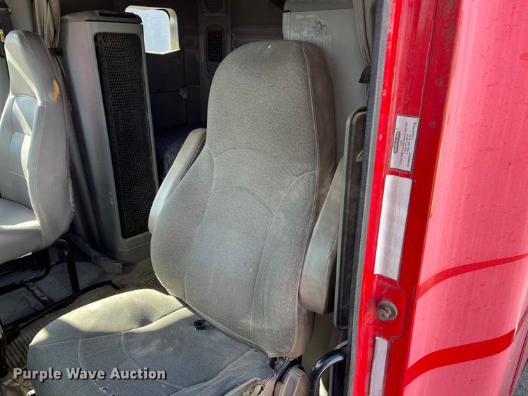 image for item ED2359 2004 Freightliner Columbia semi truck