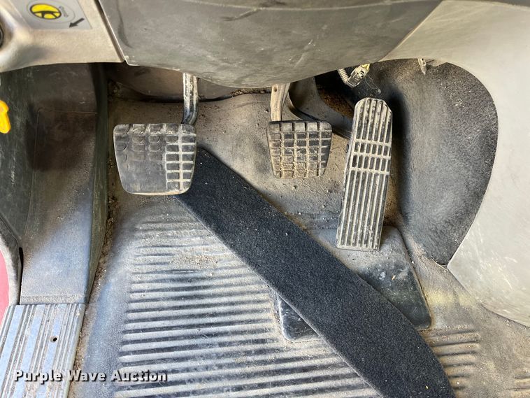 image for item ED2359 2004 Freightliner Columbia semi truck