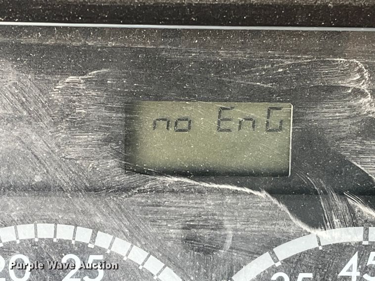 image for item ED2359 2004 Freightliner Columbia semi truck