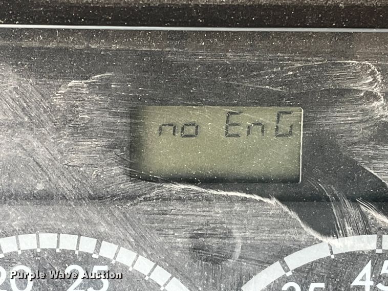 image for item ED2359 2004 Freightliner Columbia semi truck