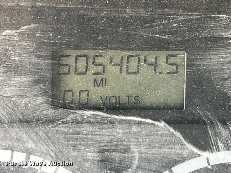 image for item ED2359 2004 Freightliner Columbia semi truck