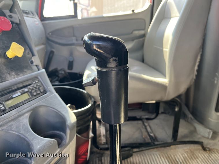 image for item ED2359 2004 Freightliner Columbia semi truck