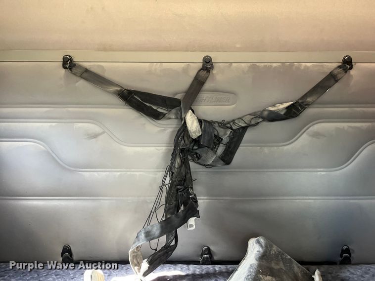 image for item ED2359 2004 Freightliner Columbia semi truck