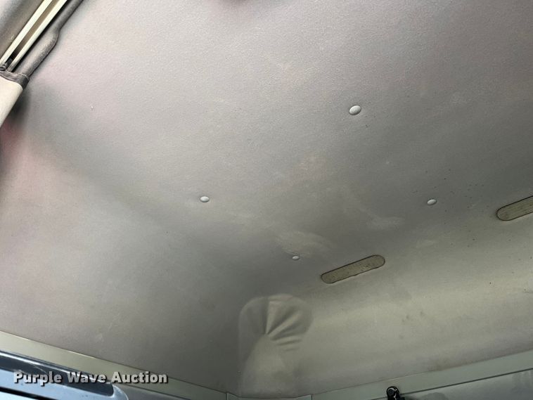 image for item ED2359 2004 Freightliner Columbia semi truck