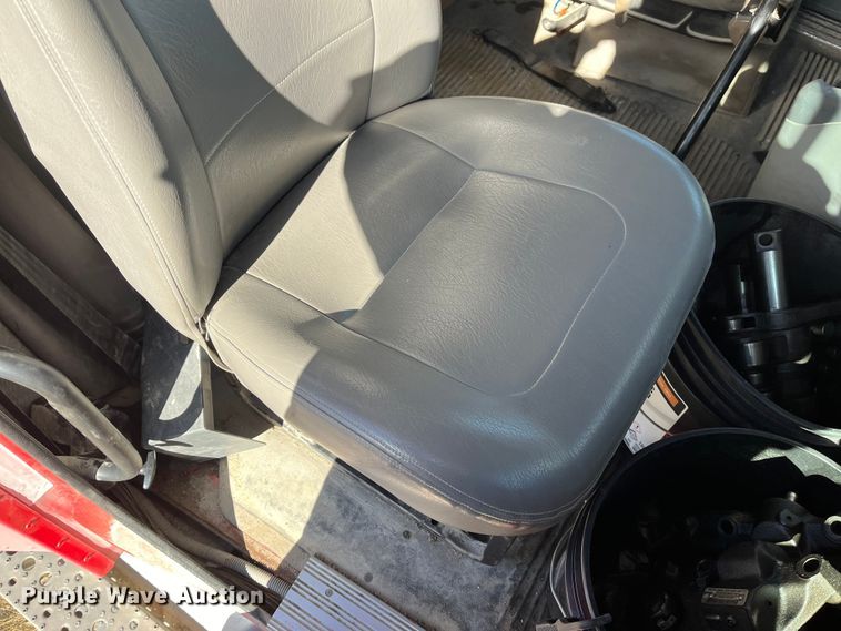 image for item ED2359 2004 Freightliner Columbia semi truck