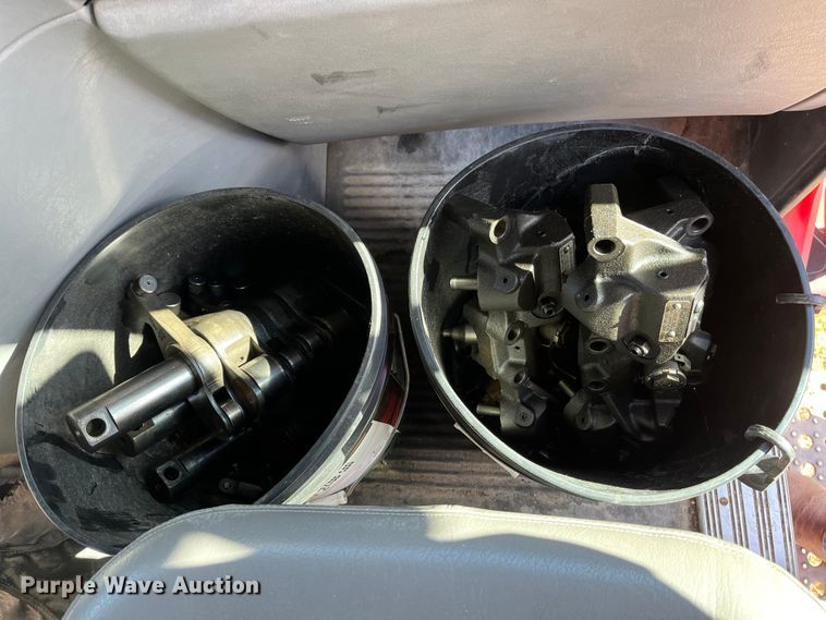 image for item ED2359 2004 Freightliner Columbia semi truck