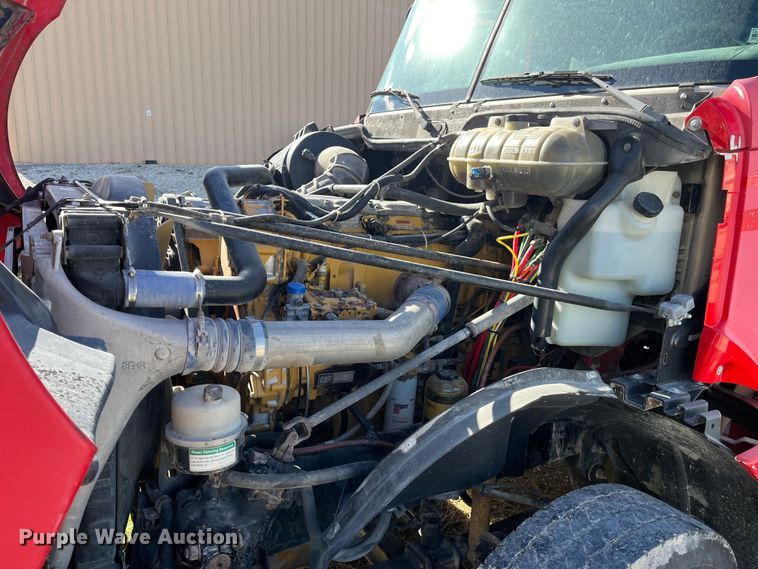 image for item ED2359 2004 Freightliner Columbia semi truck