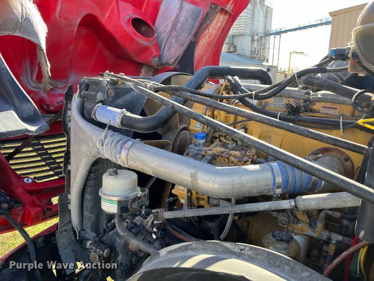 image for item ED2359 2004 Freightliner Columbia semi truck