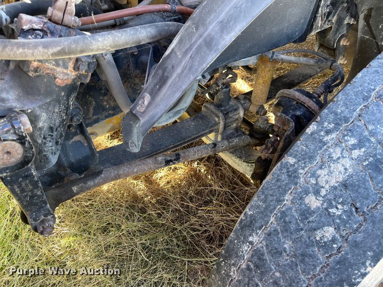 image for item ED2359 2004 Freightliner Columbia semi truck