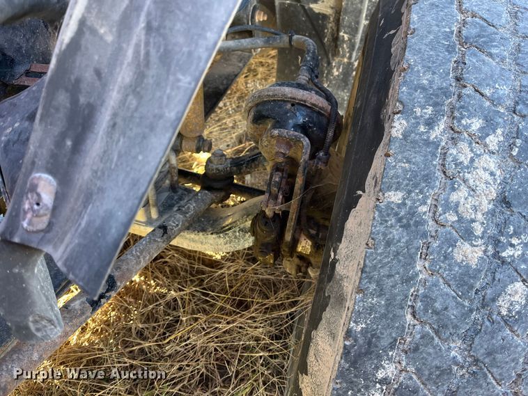 image for item ED2359 2004 Freightliner Columbia semi truck