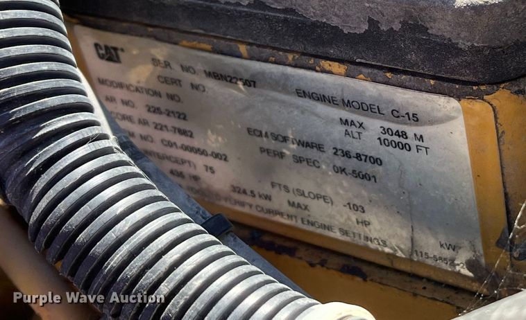 image for item ED2359 2004 Freightliner Columbia semi truck