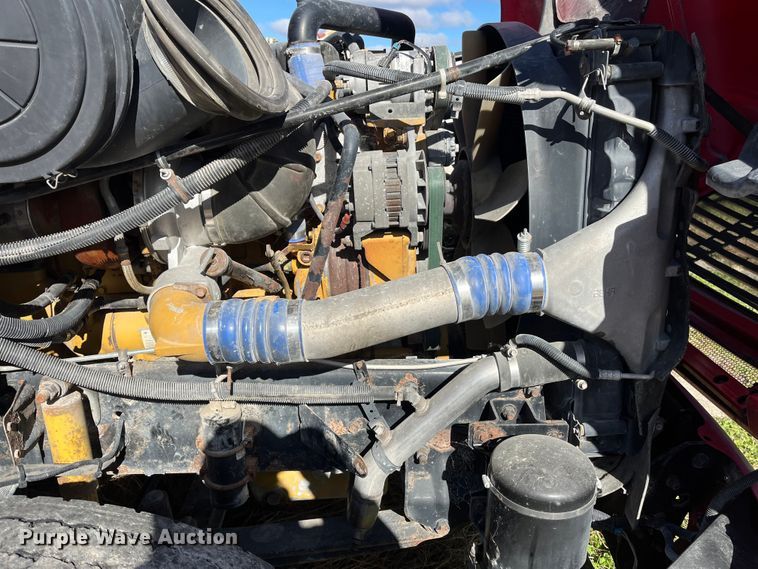 image for item ED2359 2004 Freightliner Columbia semi truck