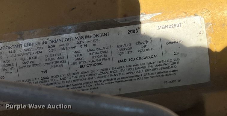 image for item ED2359 2004 Freightliner Columbia semi truck