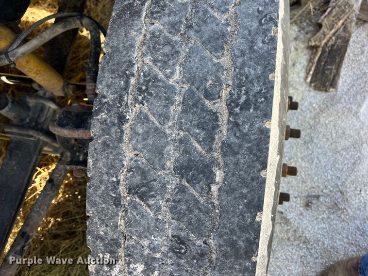 image for item ED2359 2004 Freightliner Columbia semi truck