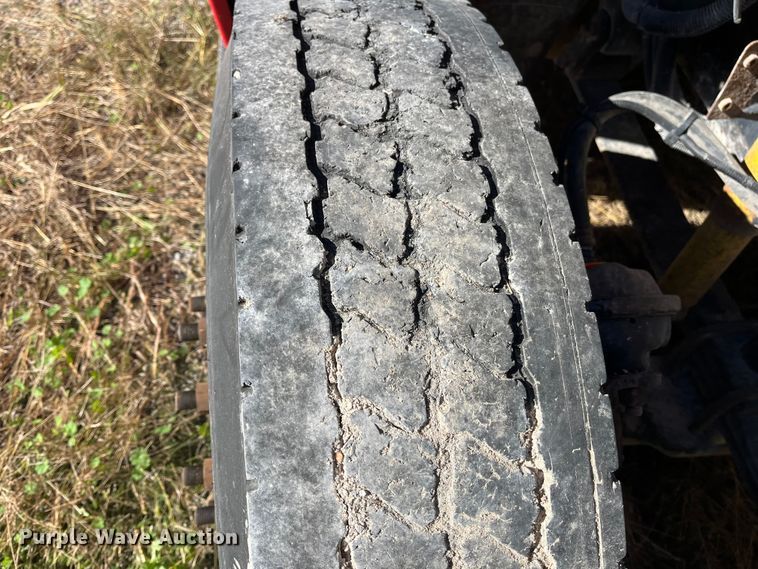 image for item ED2359 2004 Freightliner Columbia semi truck