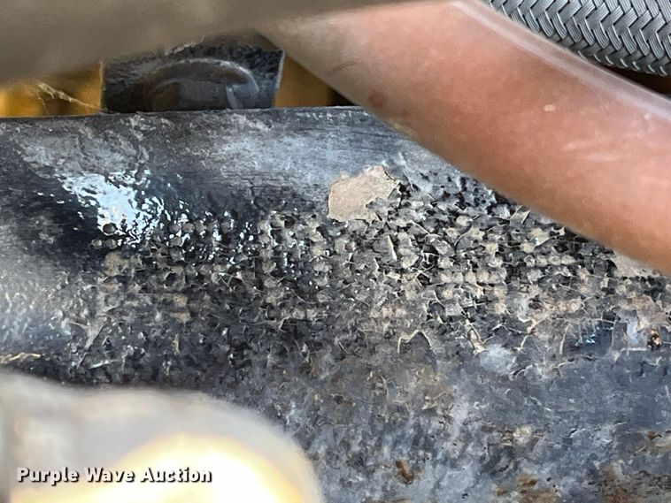 image for item ED2359 2004 Freightliner Columbia semi truck