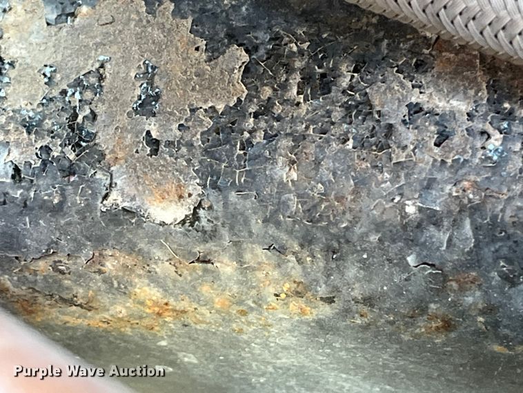 image for item ED2359 2004 Freightliner Columbia semi truck