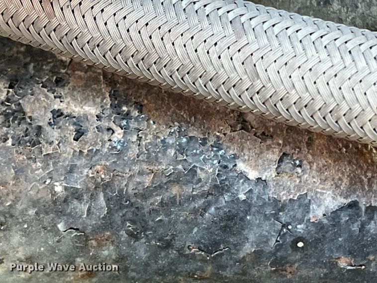 image for item ED2359 2004 Freightliner Columbia semi truck