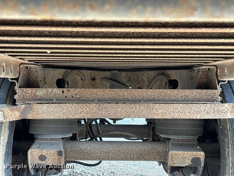 image for item ED2374 2000 Utility dry van trailer