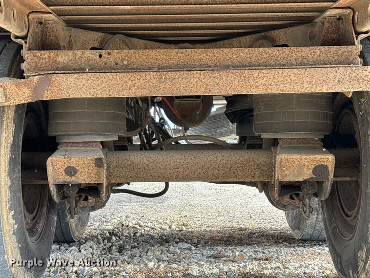 image for item ED2374 2000 Utility dry van trailer
