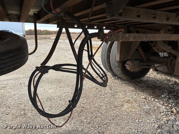 image for item ED2374 2000 Utility dry van trailer