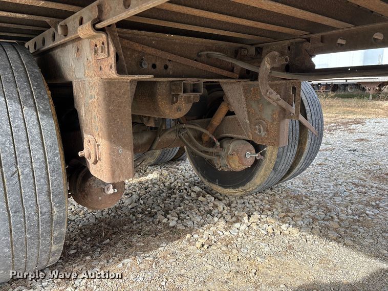 image for item ED2374 2000 Utility dry van trailer