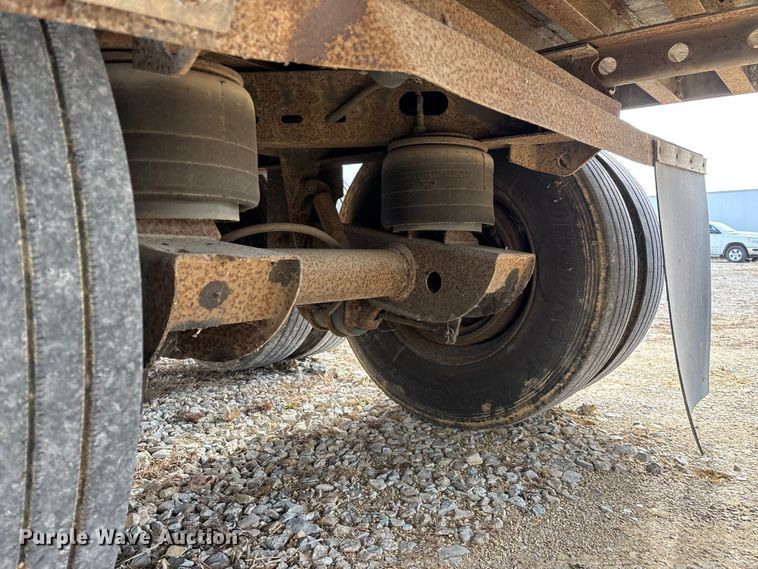 image for item ED2374 2000 Utility dry van trailer