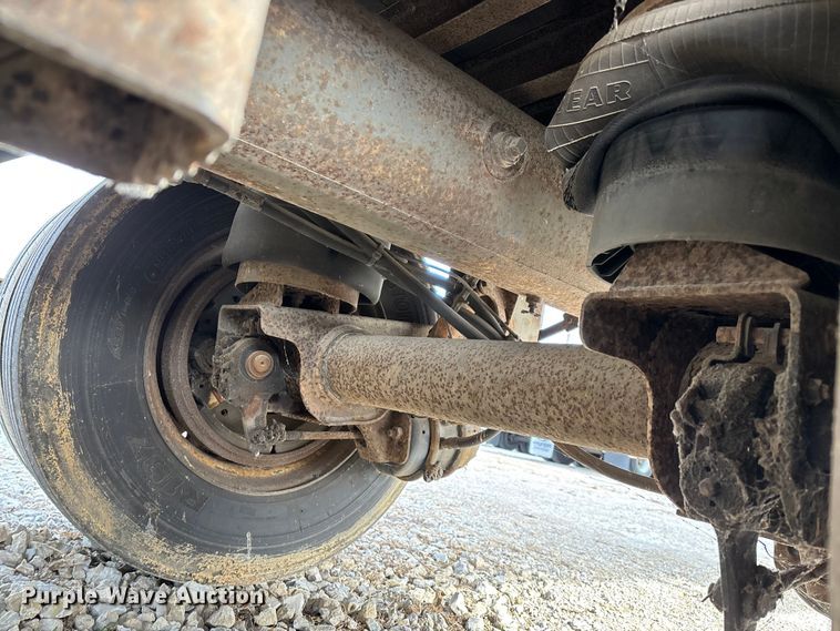 image for item ED2374 2000 Utility dry van trailer