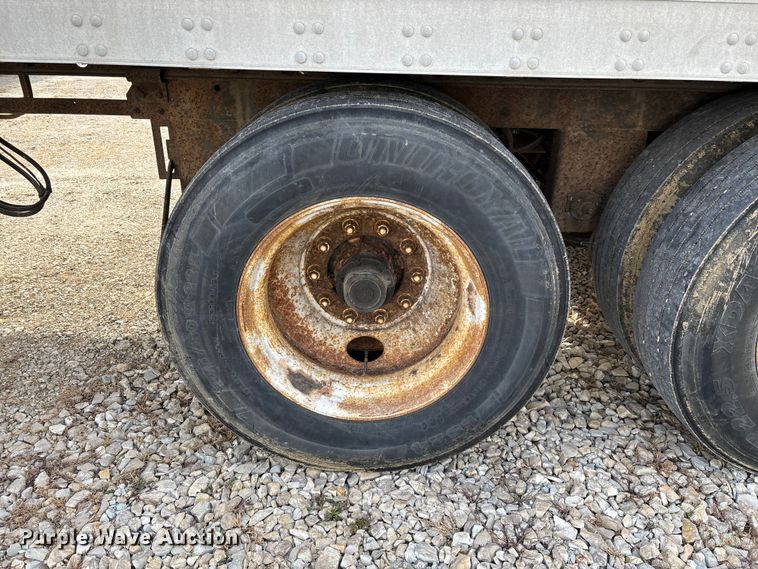 image for item ED2374 2000 Utility dry van trailer